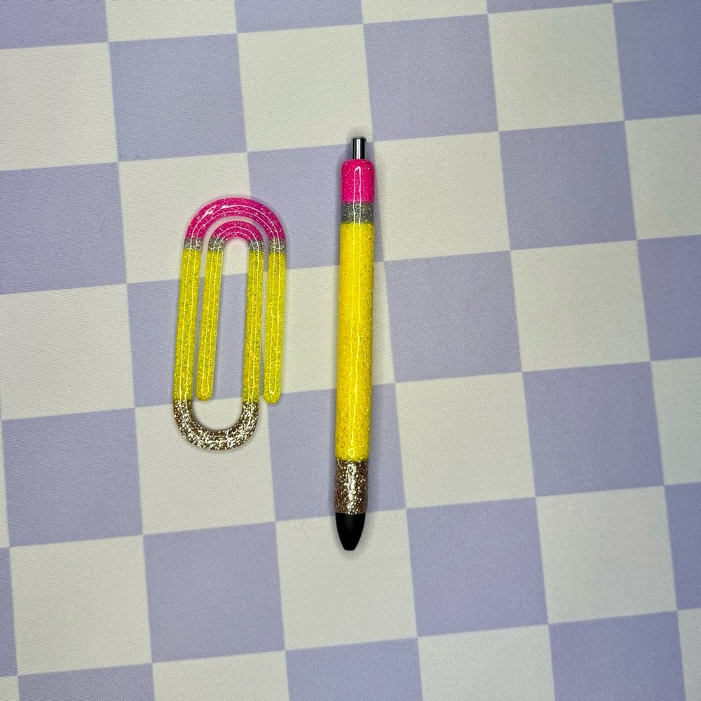 Matching Glitter Inkjoy Pen & Paperclip Bookmark for Teacher- Personalize it! 🍎